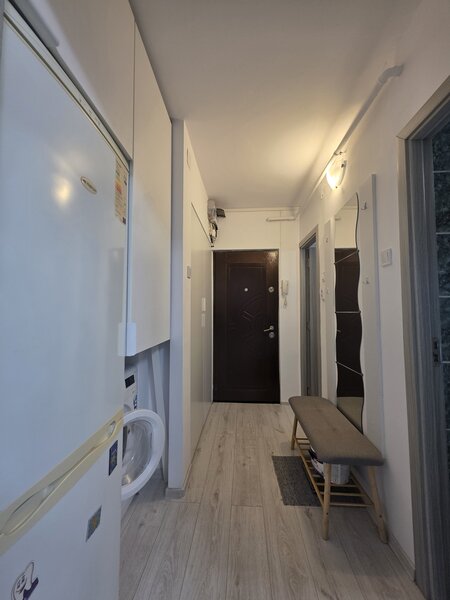 Piata Trapezului, 1 minut fata de metrou